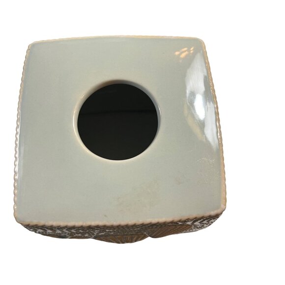 Rustic Ceramic Seashell & Starfish Embossed Tissue Box Cover - Picture 2 of 6